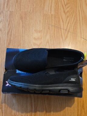 Skechers Black Slip-On Go Walk 5 Size 9